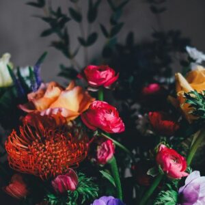 Borddekoration med lys fra Blomsterværkstedet i Faxe
