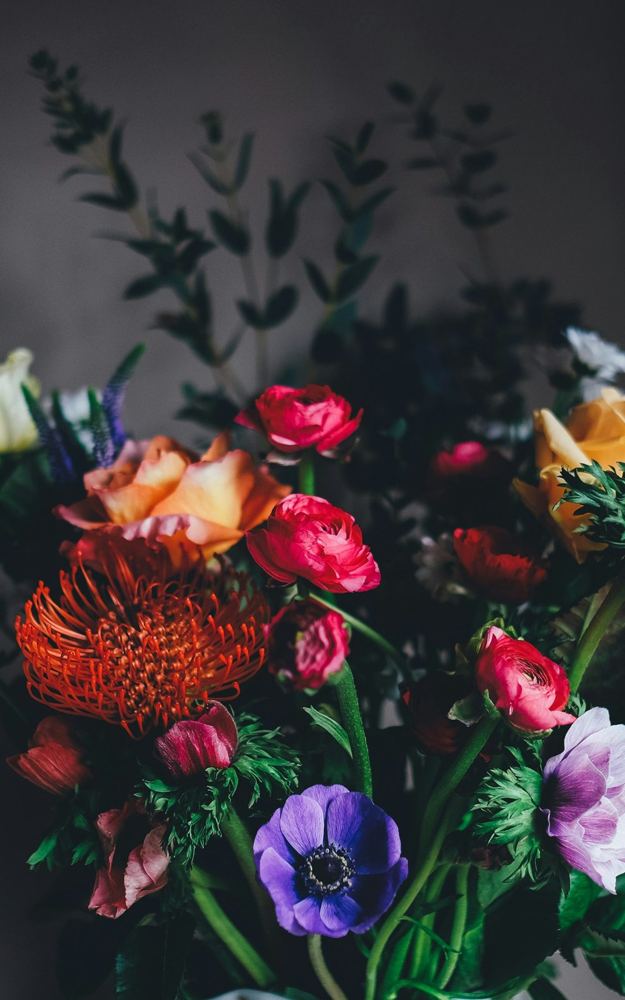 Borddekoration med lys fra Blomsterværkstedet i Faxe