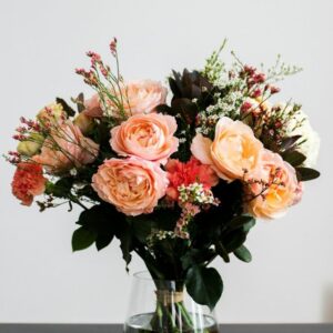 Sæsonbuket fra Blomsterværkstedet i Faxe